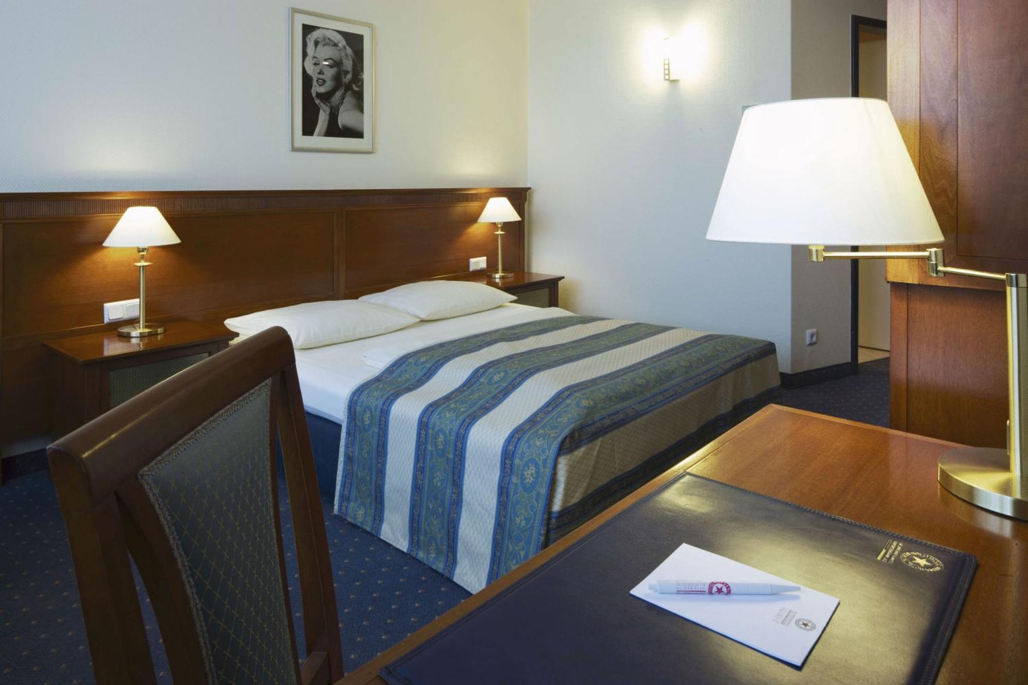 Standard Double or Twin Room,685197654:JPEG